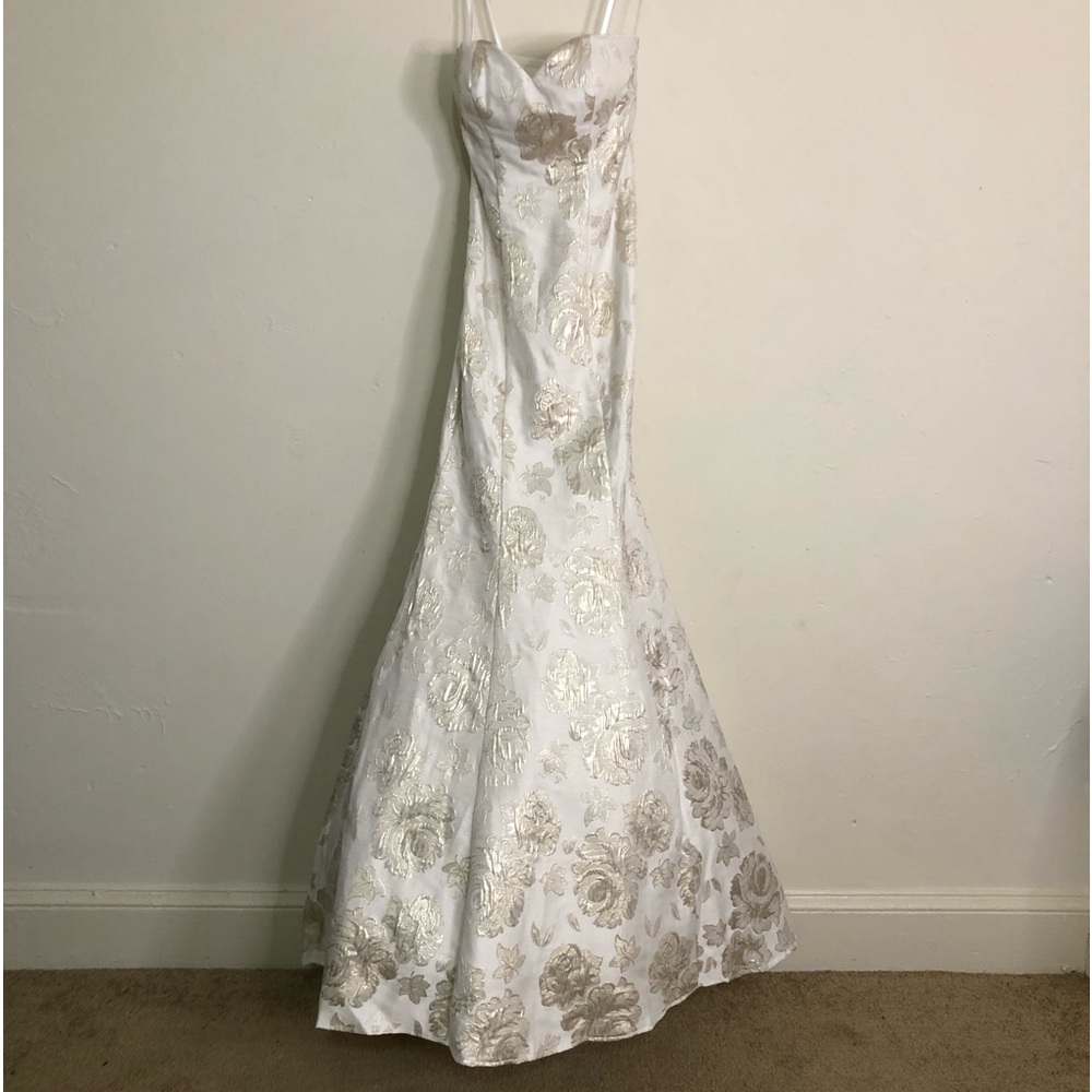 La Femme Ivory/Metallic Sweetheart Neck Jacquard Mermaid Gown - Size 2 -…